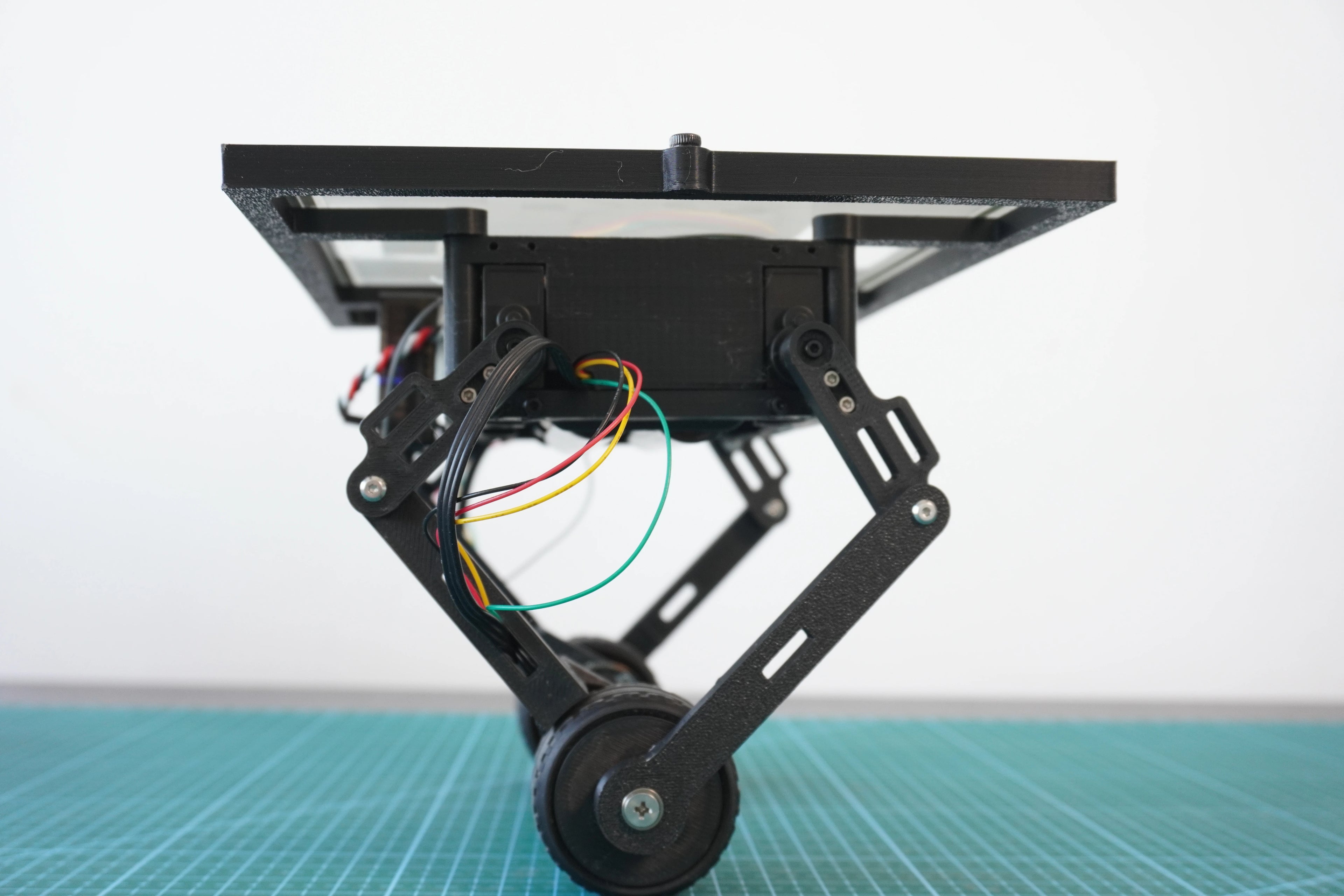 NavBot-ES02 — AI-Ready STEM Robot with Raspberry Pi