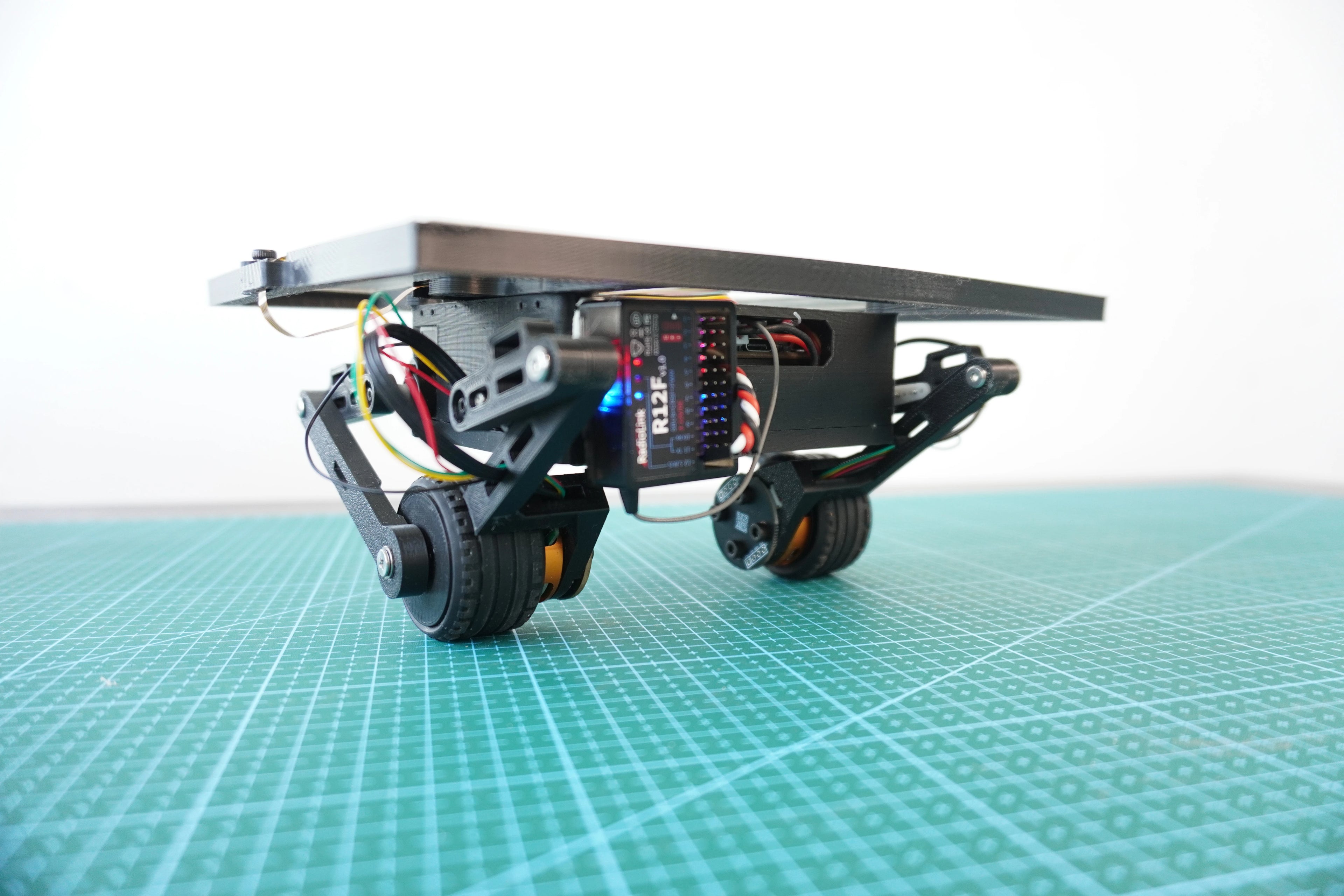 NavBot-ES02 — AI-Ready STEM Robot with Raspberry Pi